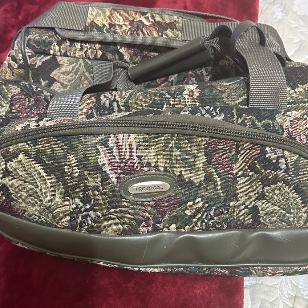 Protocol Floral Tapestry Travel Duffel Bag in Olive & Burgundy